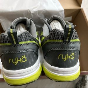 Ryka || devotion cross trainer in gray/lime/white NIB